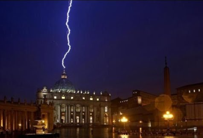 Remembering The Day When Lightning Struck At The Vatican By Phil Lawler Brown Pelican Society 